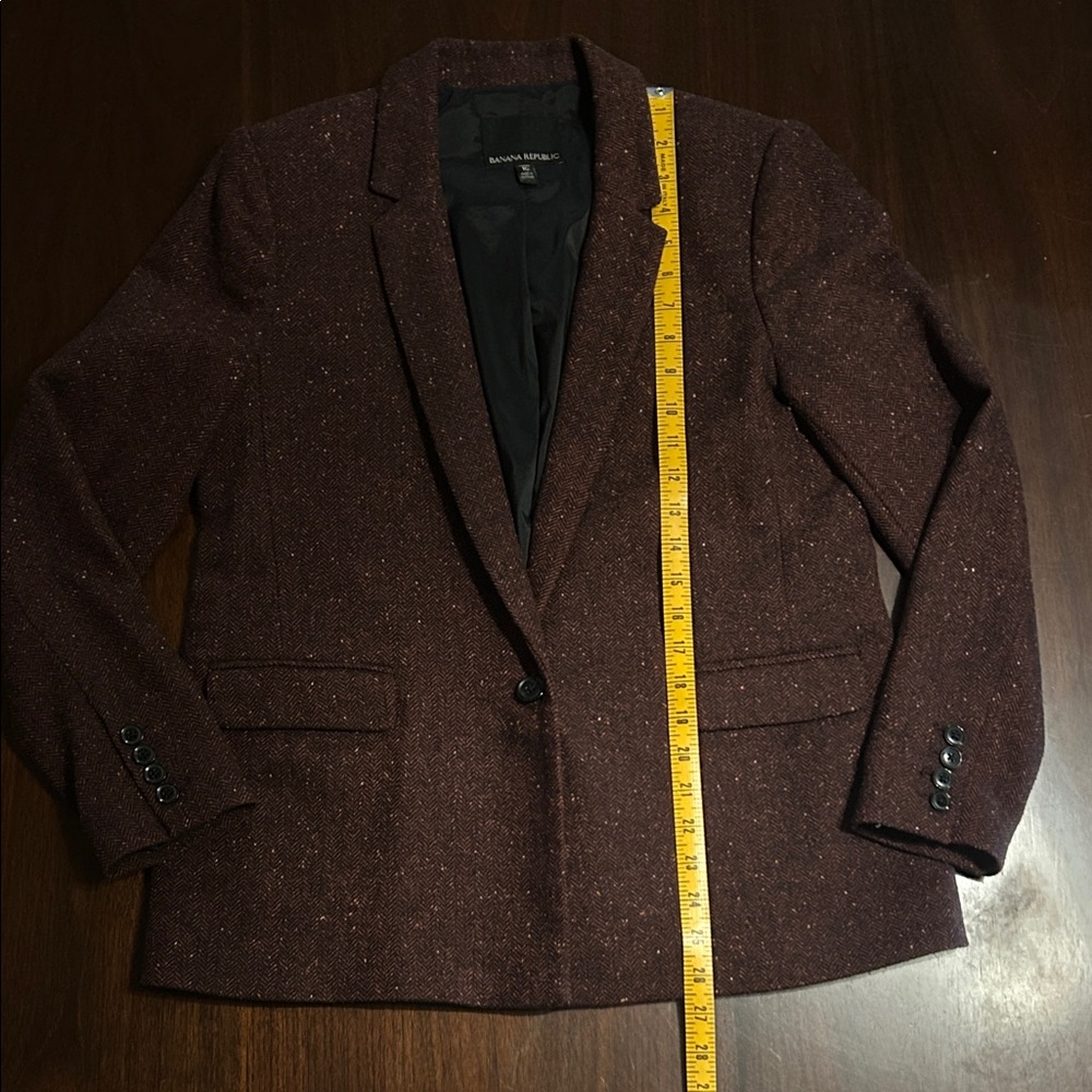 Women’s Banana Republic black and burgundy tweed suit jacket